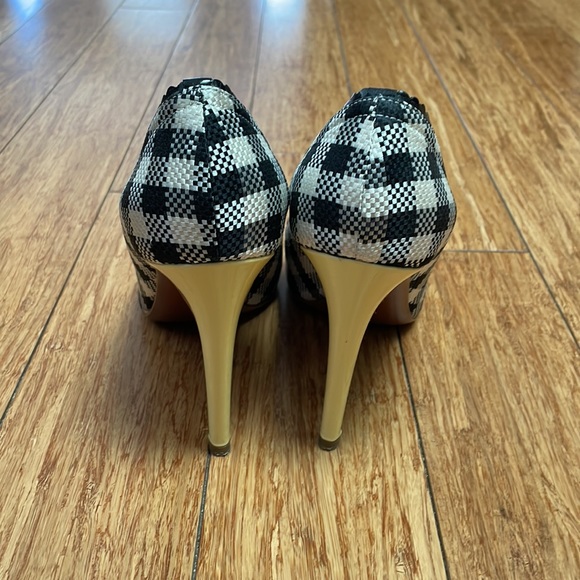 Gorgeous Black and White Rochas stilettos - Picture 2 of 5